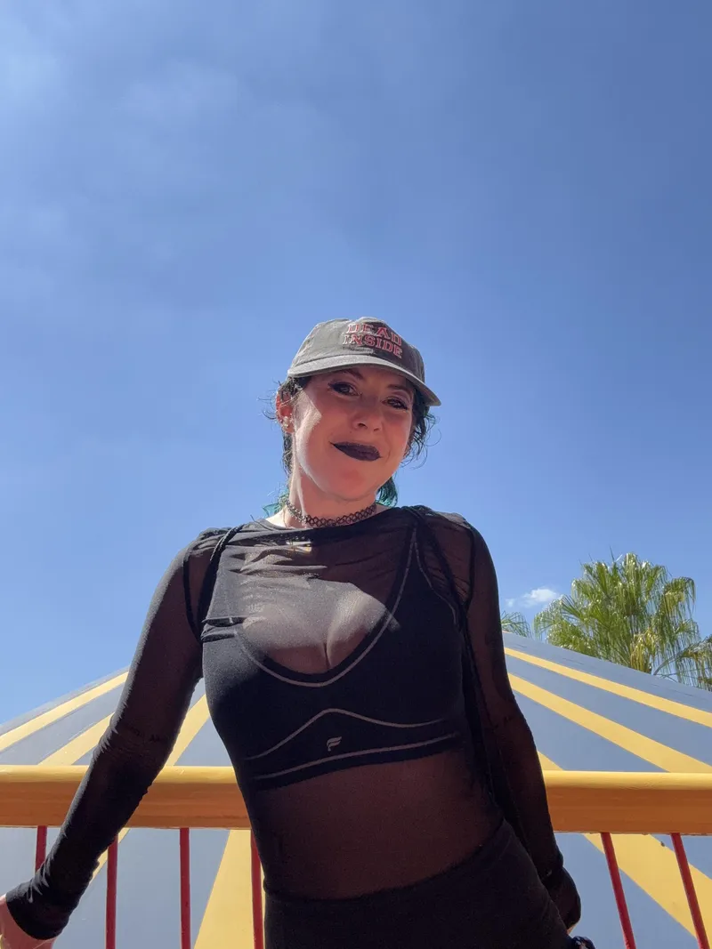 Thumbnail Goth Glow: Sunkissed goth by sirenskiss3