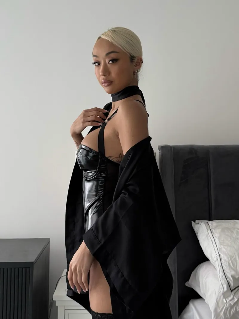 Thumbnail Captivating Glimpses: Just Enough for You to See by annabellsociety