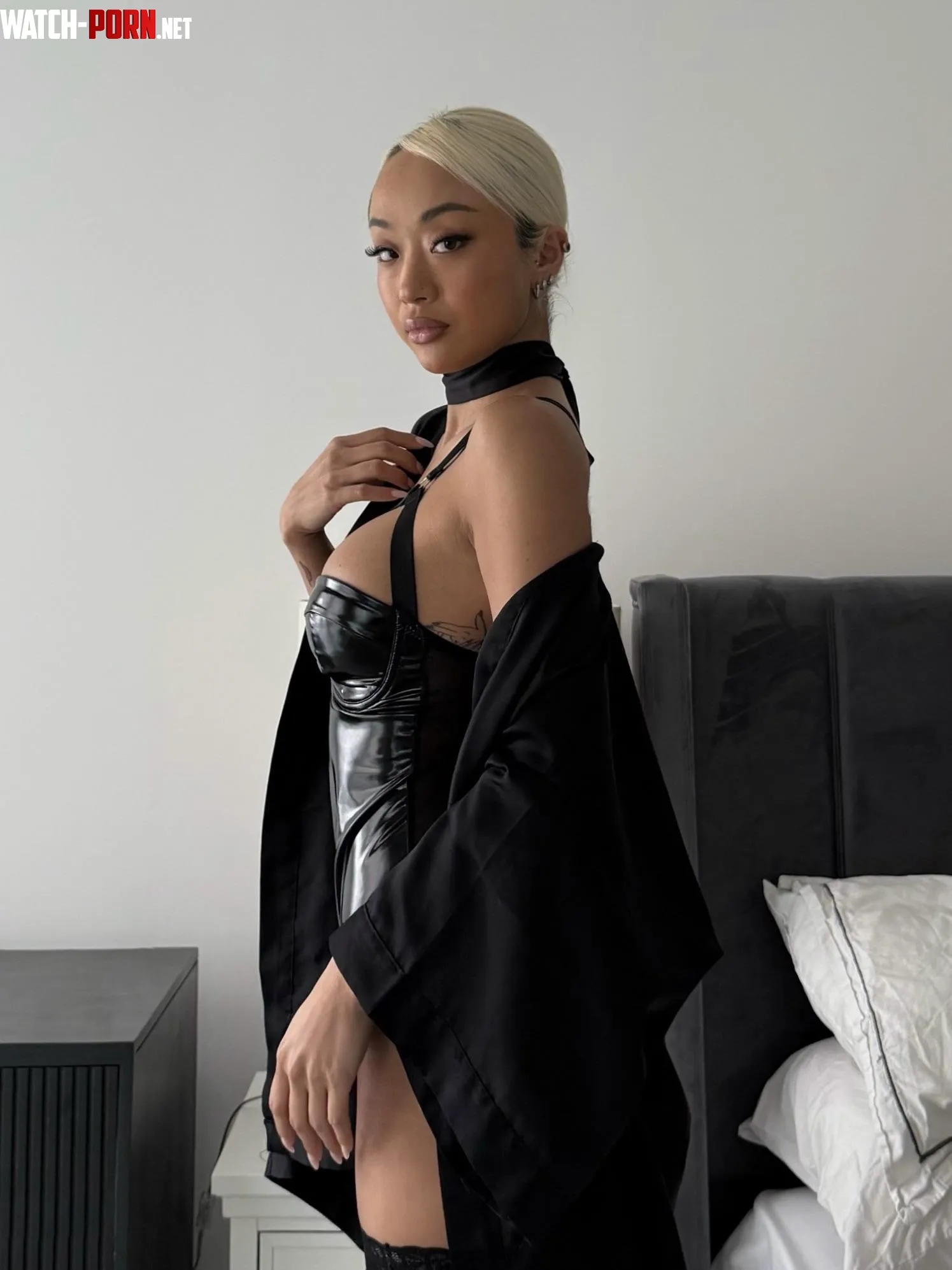 Just enough for you to see… 🖤 by annabellsociety