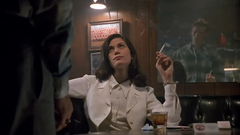 Thumbnail Linda Fiorentino: Timeless Beauty | PrettyGirls by MrMeesesPieces