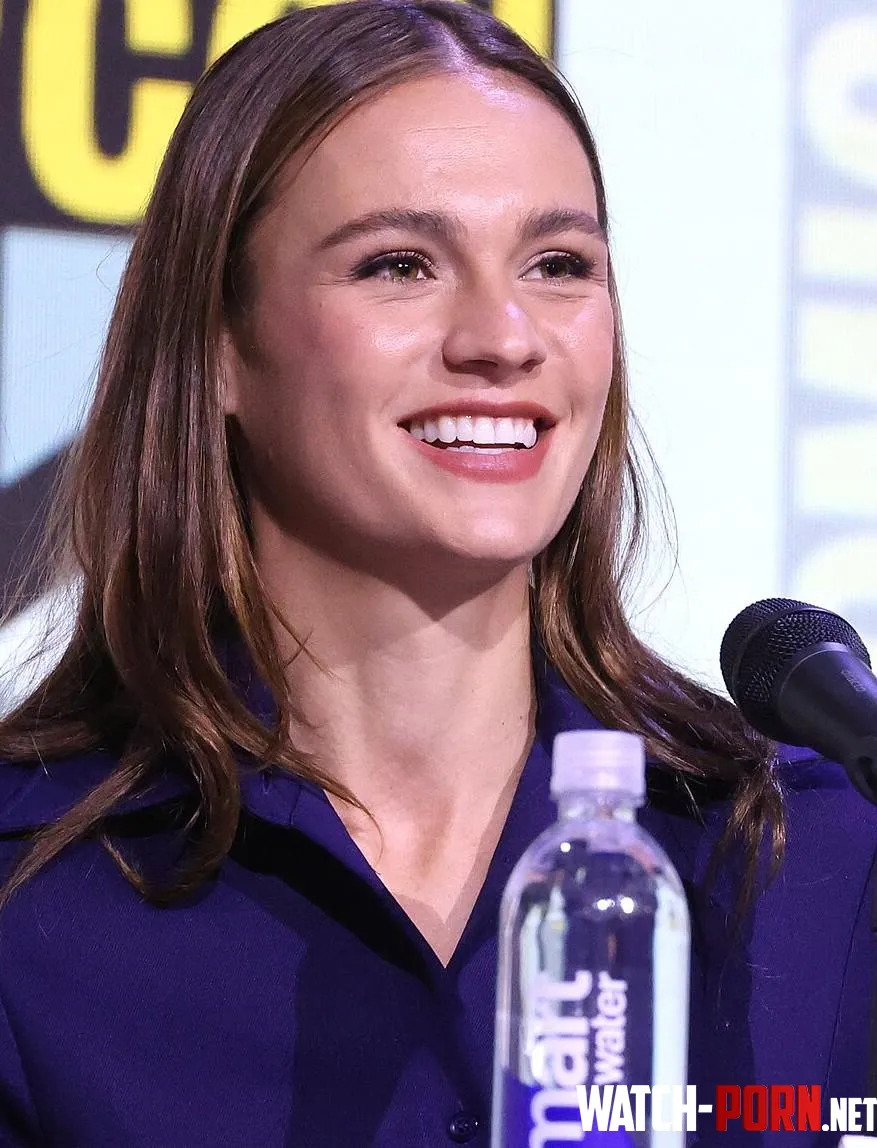 Sophie Skelton by WillyNilly1997