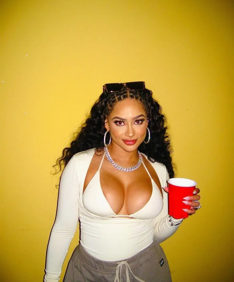 Thumbnail Dive into Tori Brix's Hip Hop World with Old-Bear-5275