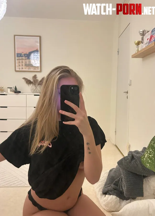 Hoppas verkligen inte min lärare ser detta😈 by Remarkable-Leek2921