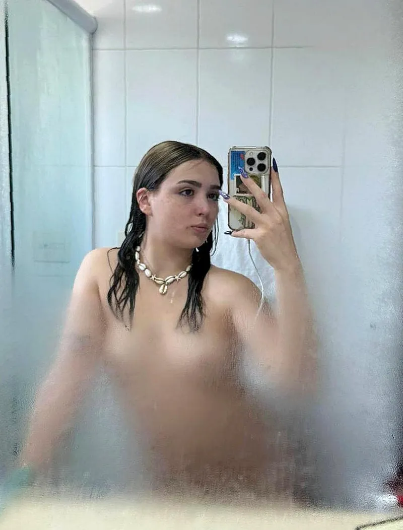 Thumbnail Happy Shower Selfie: Teasing or Revealing More?