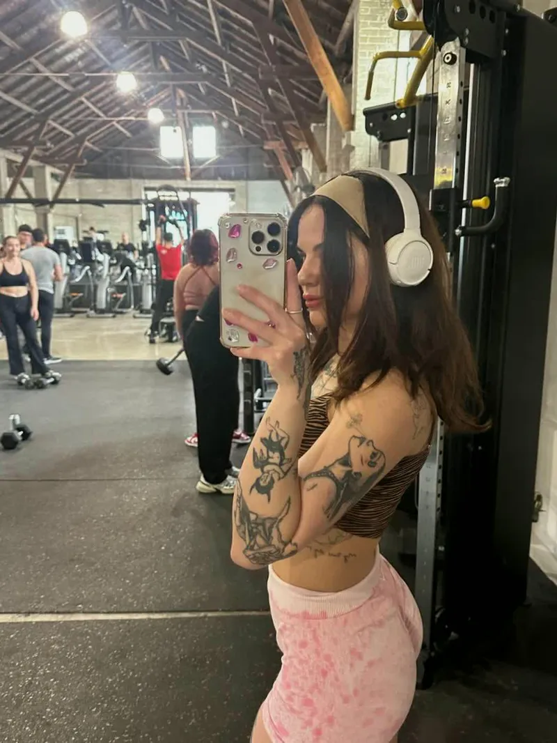 Thumbnail Exploring Provocative Mirror Selfies by thaliapole