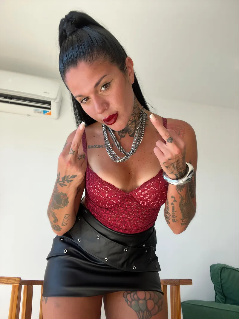 Thumbnail Indulge in Leather Fashion: The Power of Losing Control | LadiesInLeather