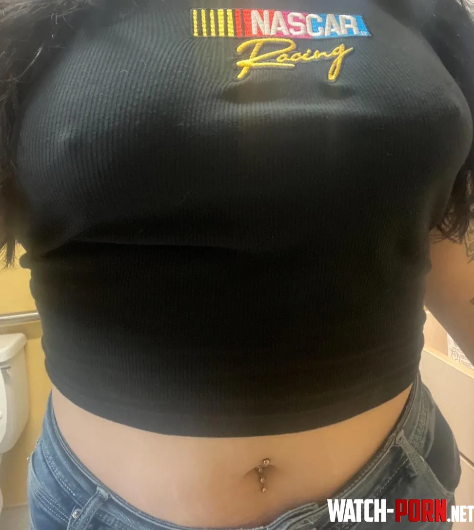 I’m 25, mom bod, no AI no fake marketing bs by Aggressive-Tap-6711