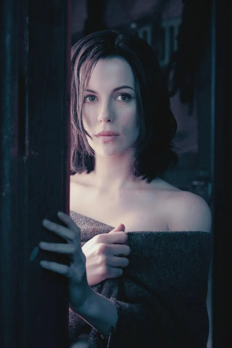 Thumbnail ShutupNobodyCarez Delves into Kate Beckinsale's Enduring Charm - Must See