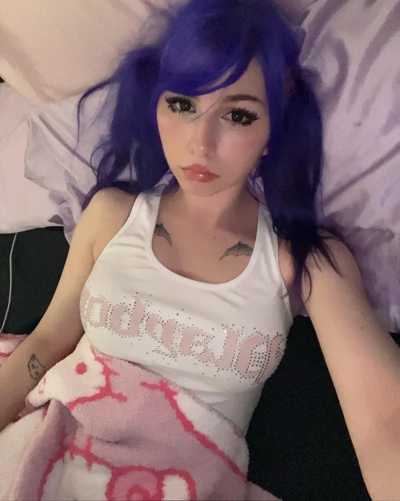 Thumbnail Vibrant Vibes: Delight in 2cutelilith’s Neon Hair Aesthetics