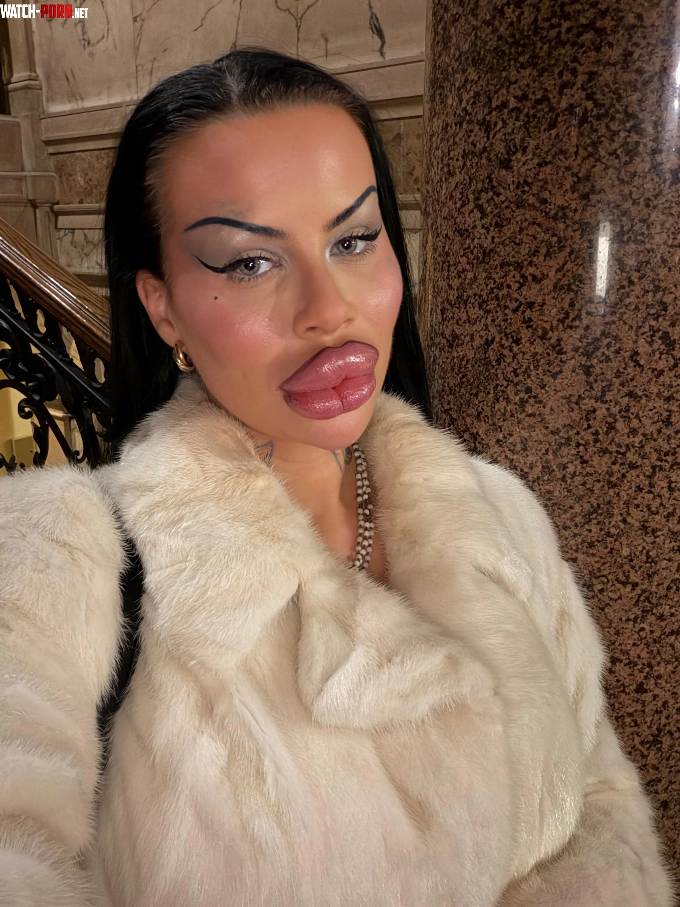 A face that would make every man on earth cum 💦 by heel-fetish