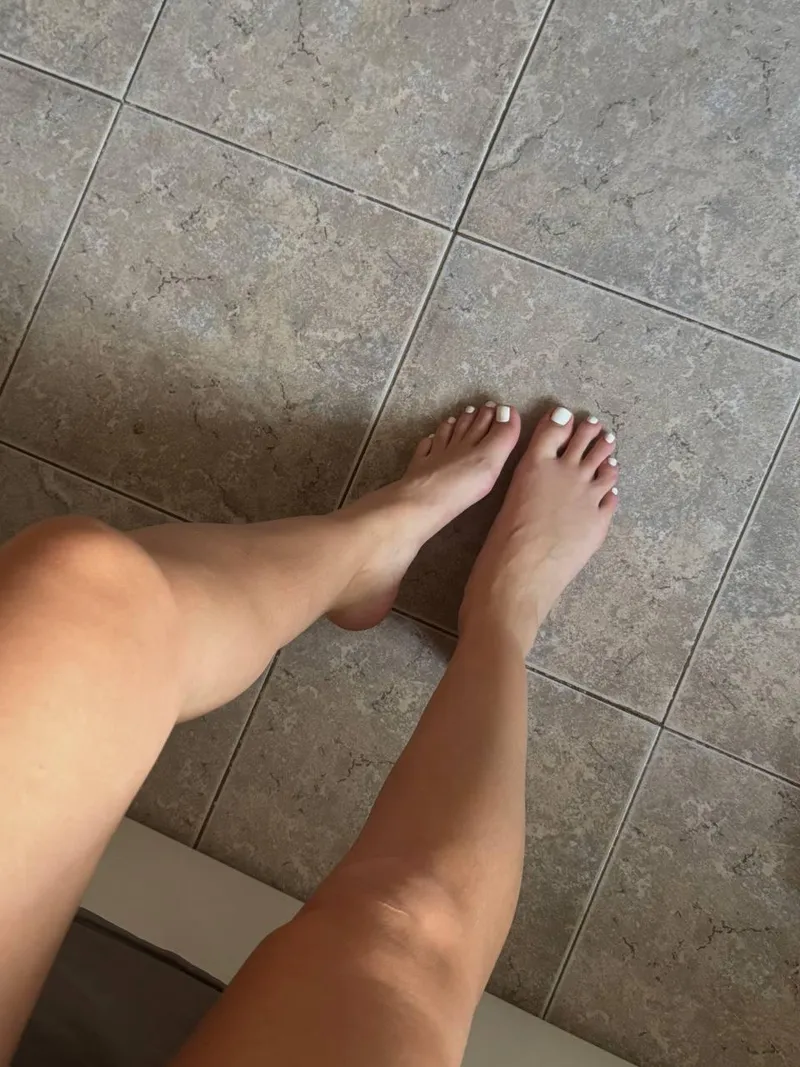 Thumbnail Join ArcaneLadies on an Adventure: Off to the Shower to Reveal Mesmerizing Legs