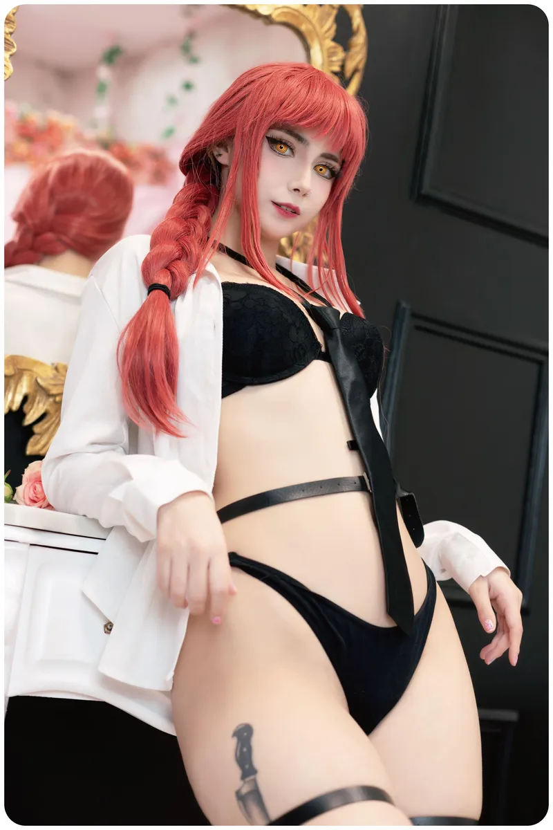 Thumbnail Makima's Welcoming Cosplay - Aloeveraiskawaii