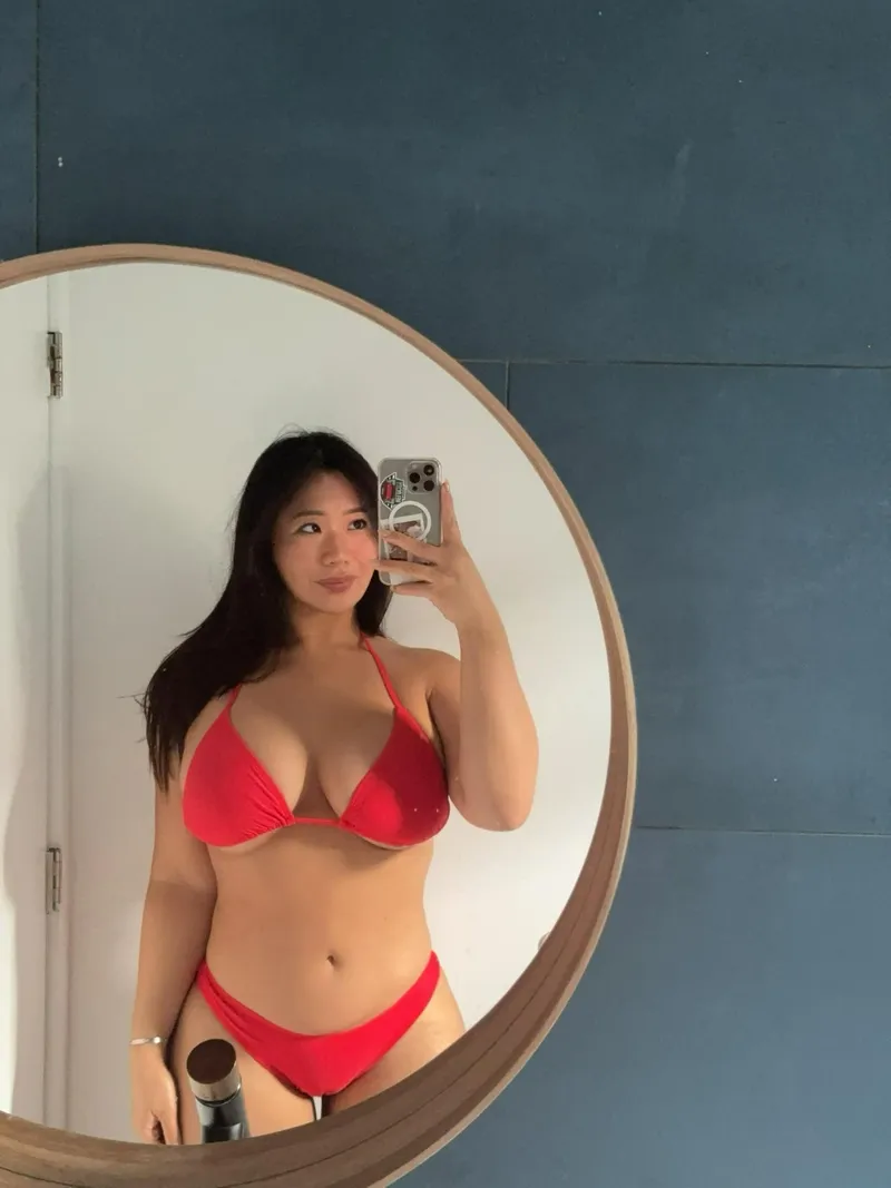Thumbnail Just a quick mirror selfie by rocketreyna