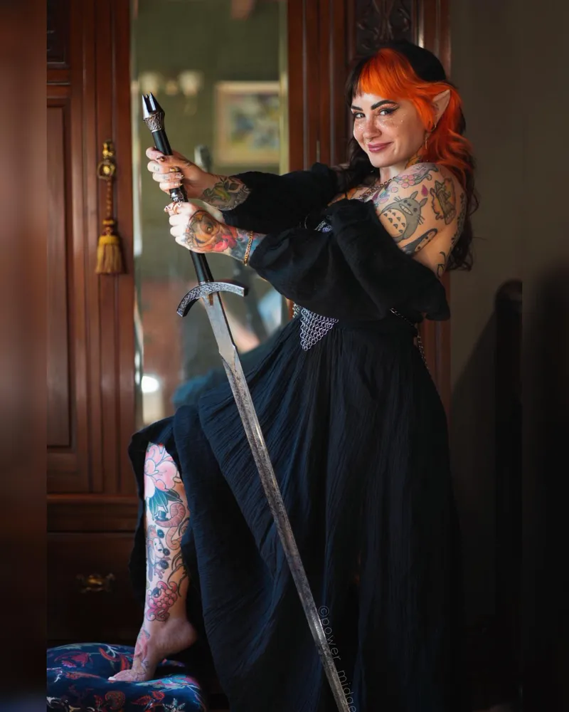 Thumbnail power_midget: Sensual Encounters and Sword Play in the Goth Realm