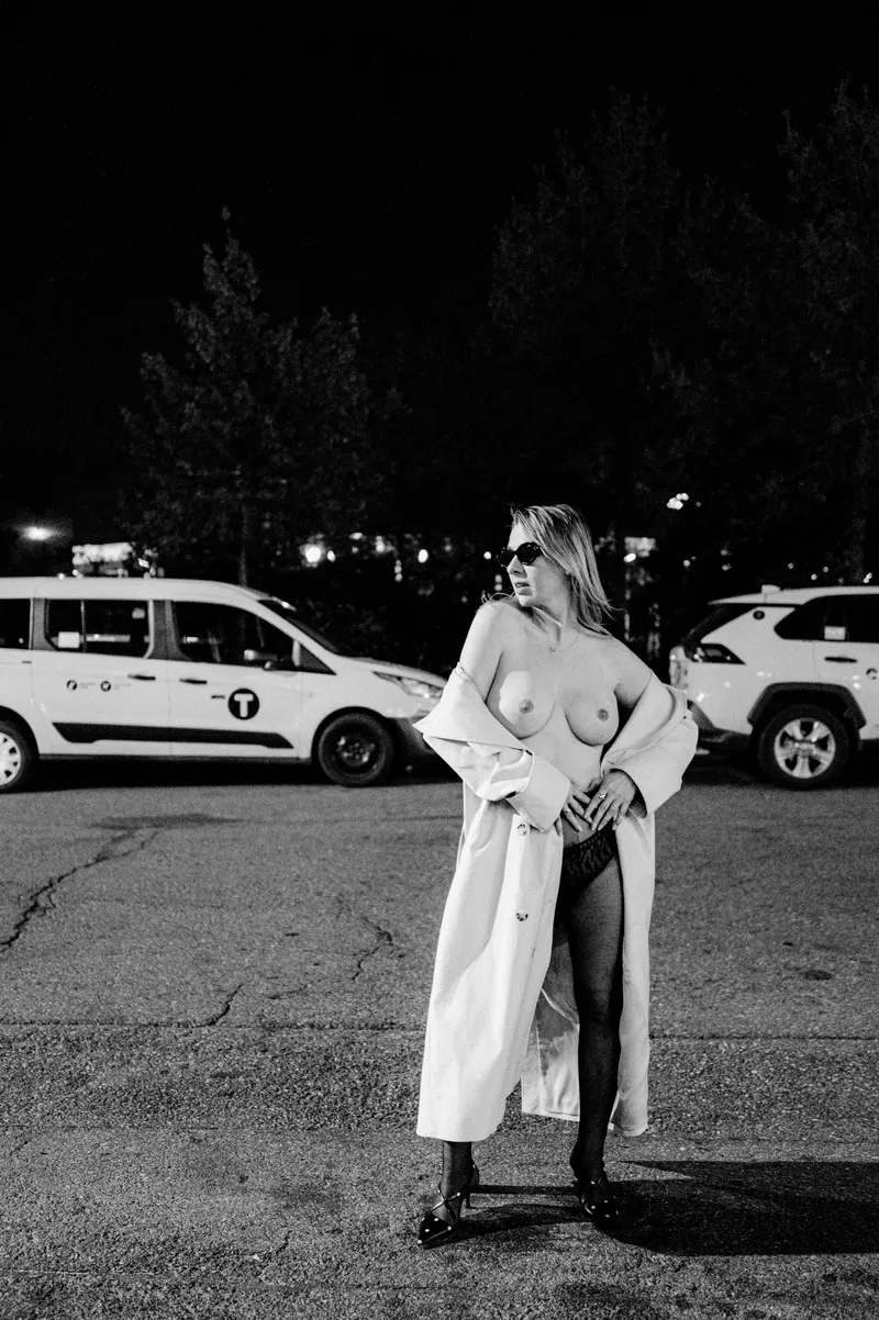 Thumbnail Vickee Takes on the City in a Classy and Sexy Adventure | TheVickeeMuse