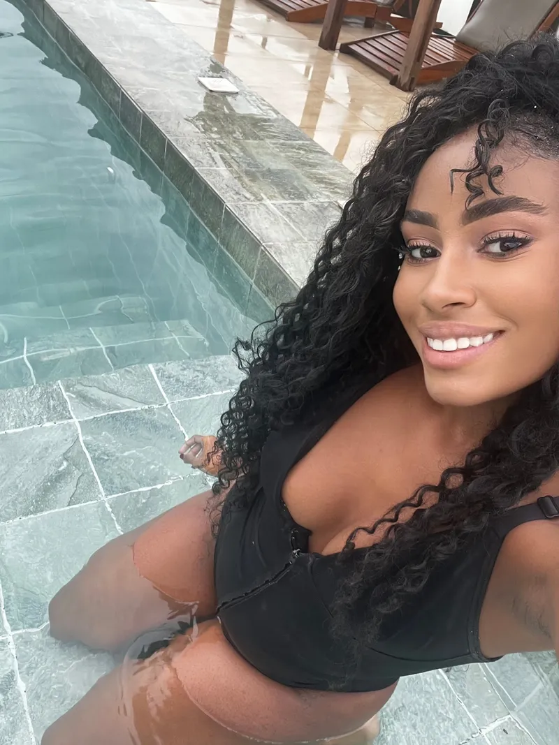 Thumbnail The Dilemma of Sending Nudes in Relationships | SweetFlirtin