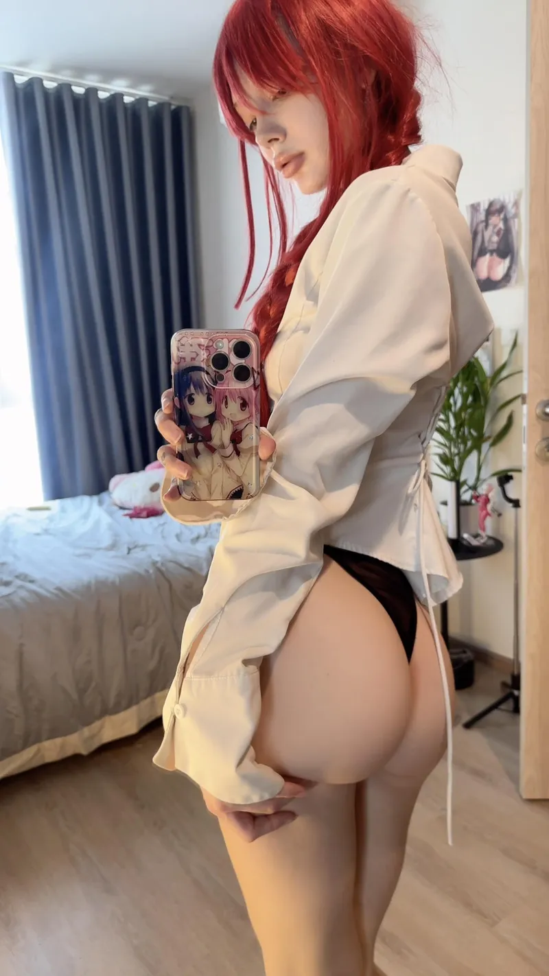 Thumbnail Makima's Alluring Chainsaw Man Cosplay by Lil Molly