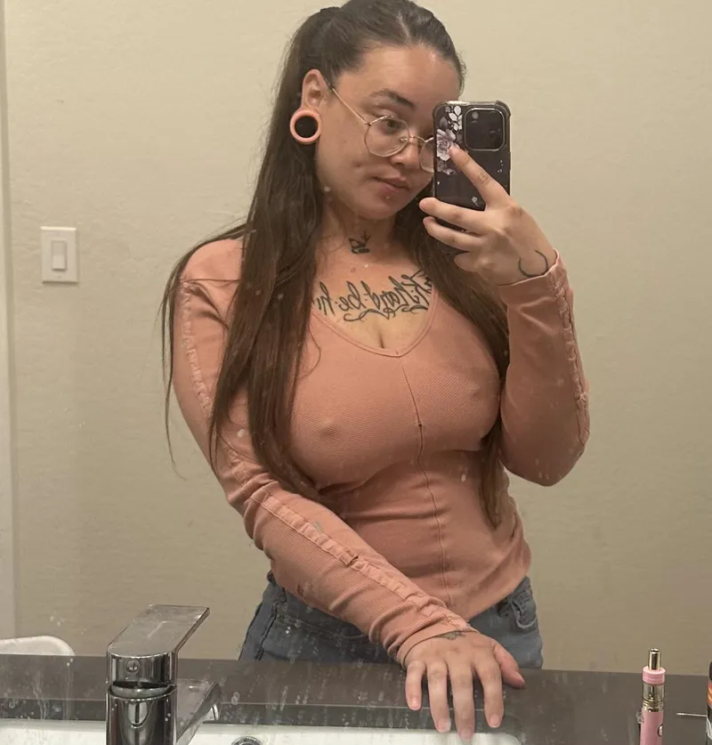 Thumbnail Embracing Freedom: Going Braless with Prestigious_Bit1122