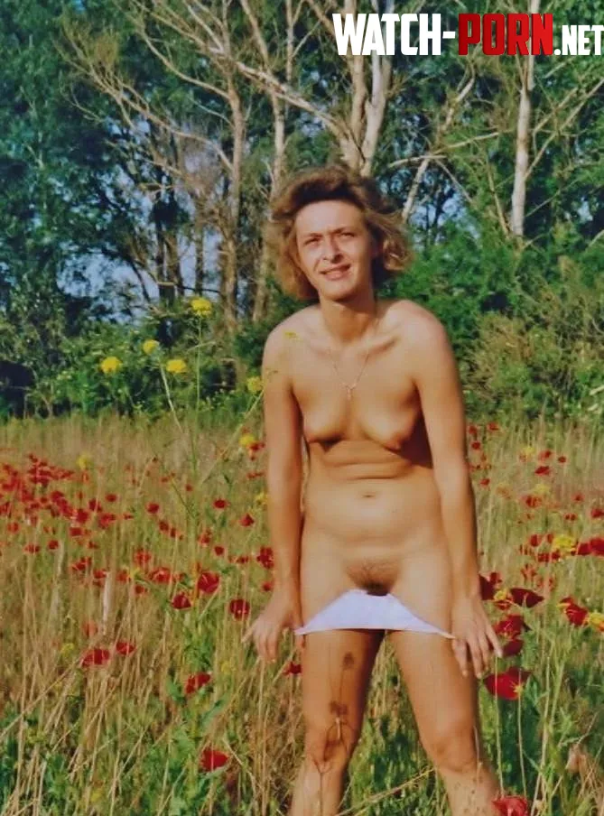 Dropping panties in the poppies. by mazopheliac