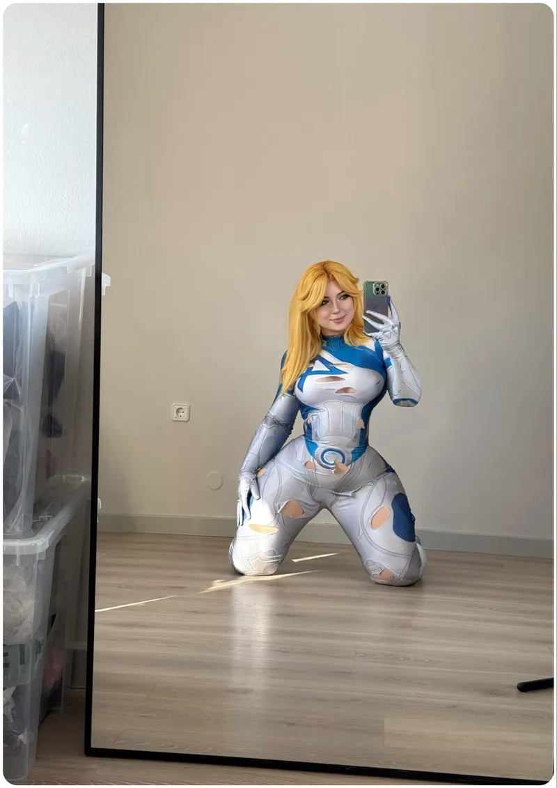 Thumbnail Kurokitsunexcos as Invisible Sue Storm in a Playful Cosplay