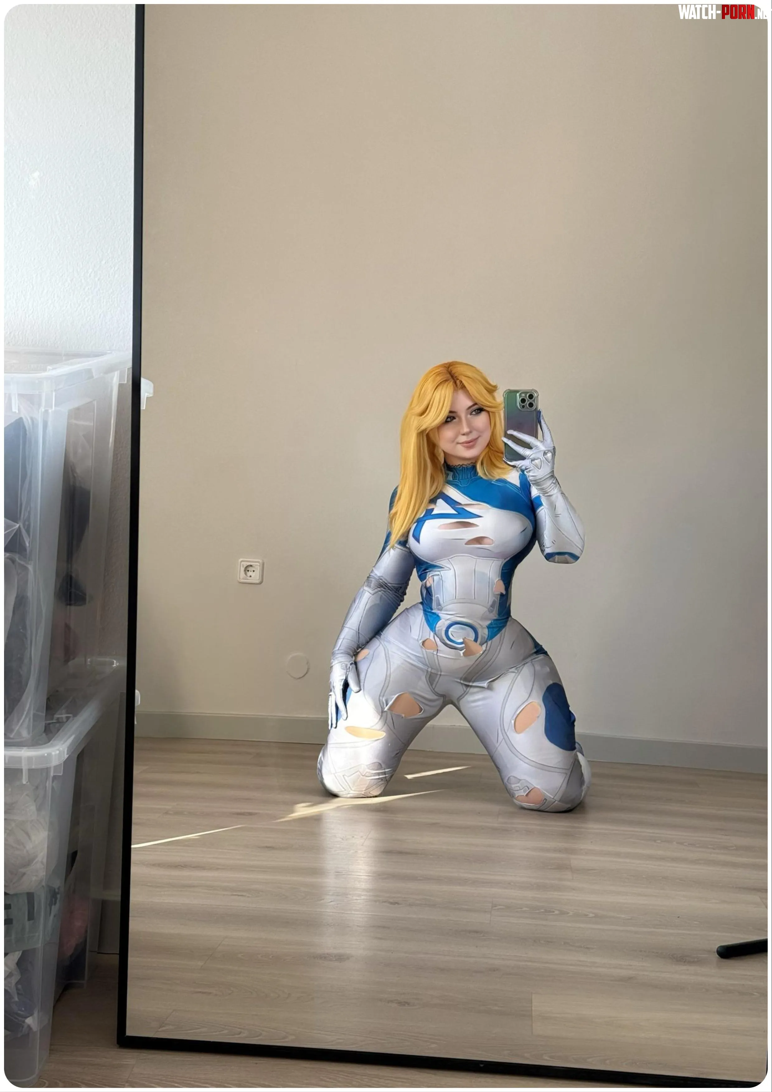 Sue Storm turns invisible when she's coming ^_~ (Kuroitsne) by Kurokitsunexcos