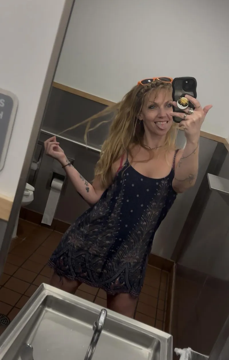 Thumbnail NoraVines Welcomes You with Greetings and Salutations in PunkGirls Circle