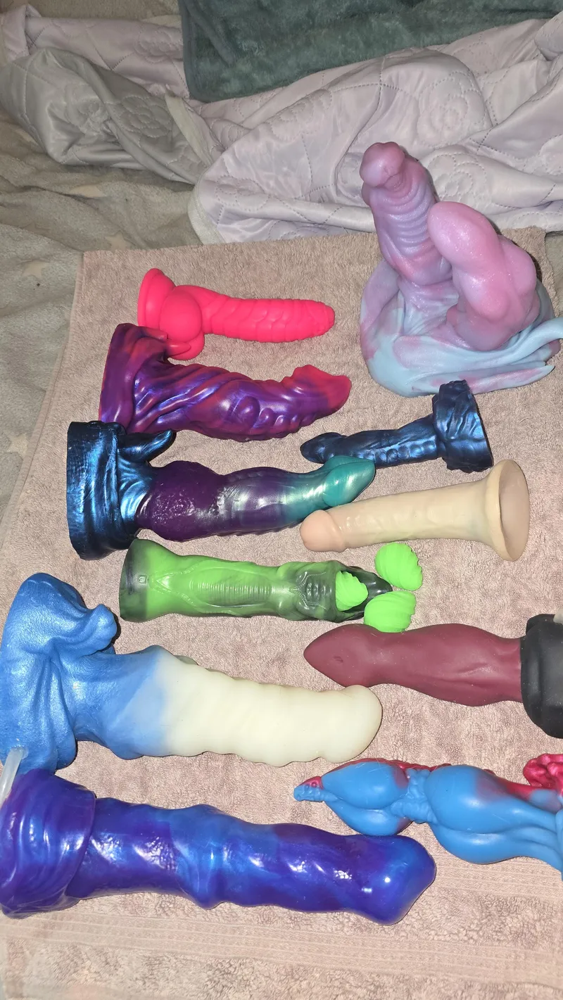 Thumbnail Choosing the Best Sex Machine with Kitten_Cosplay | BadDragon
