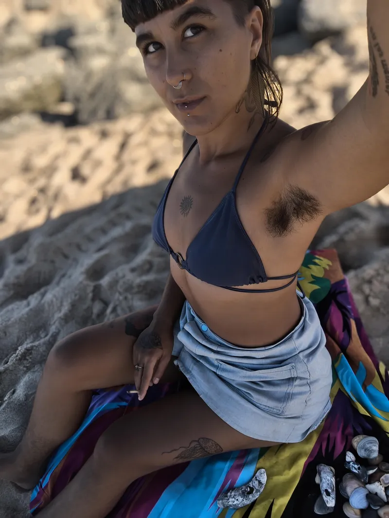 Thumbnail Bold Confessions: violetninfa on Hairy Armpits and Intrigued Stares
