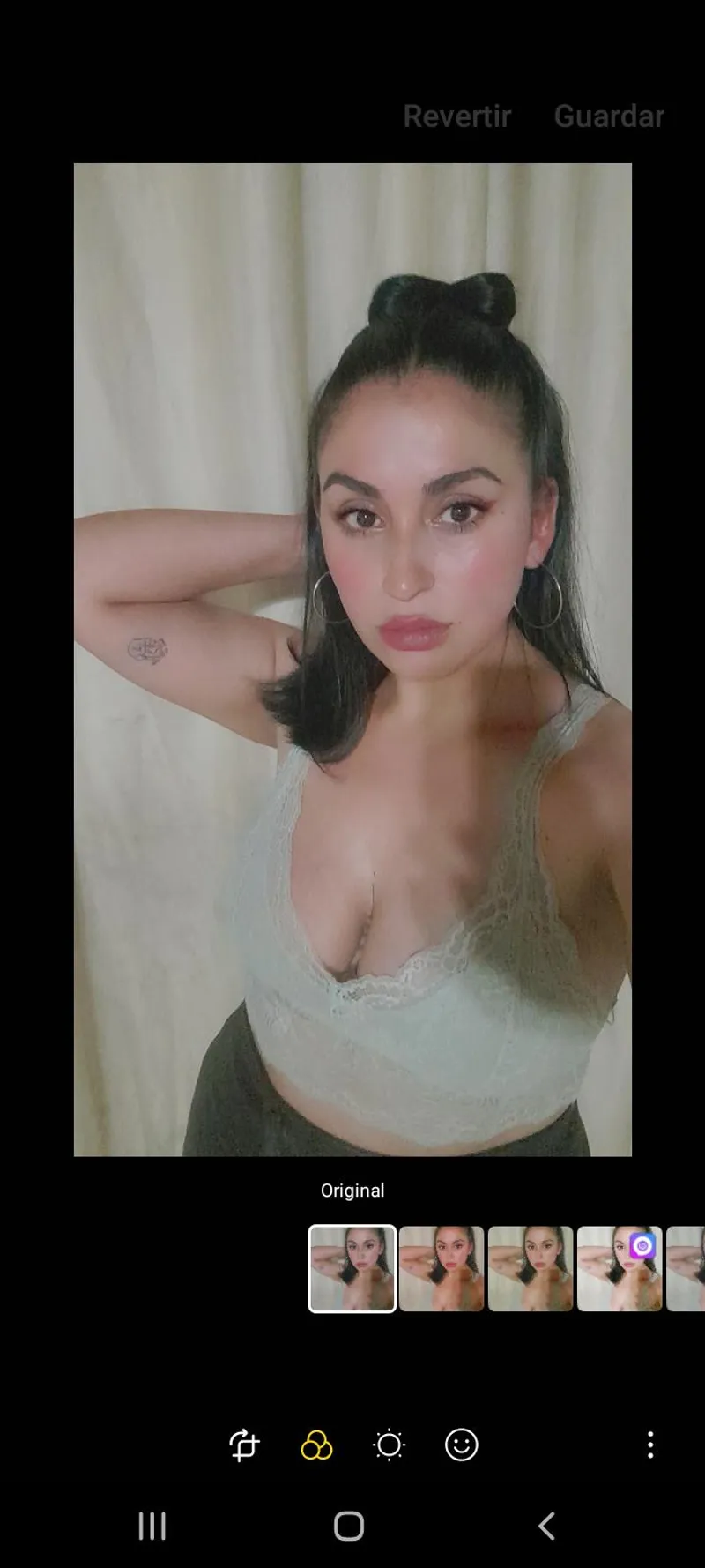 Thumbnail itsvioletrayx Challenges You Not to Stare at Her Croptop Style