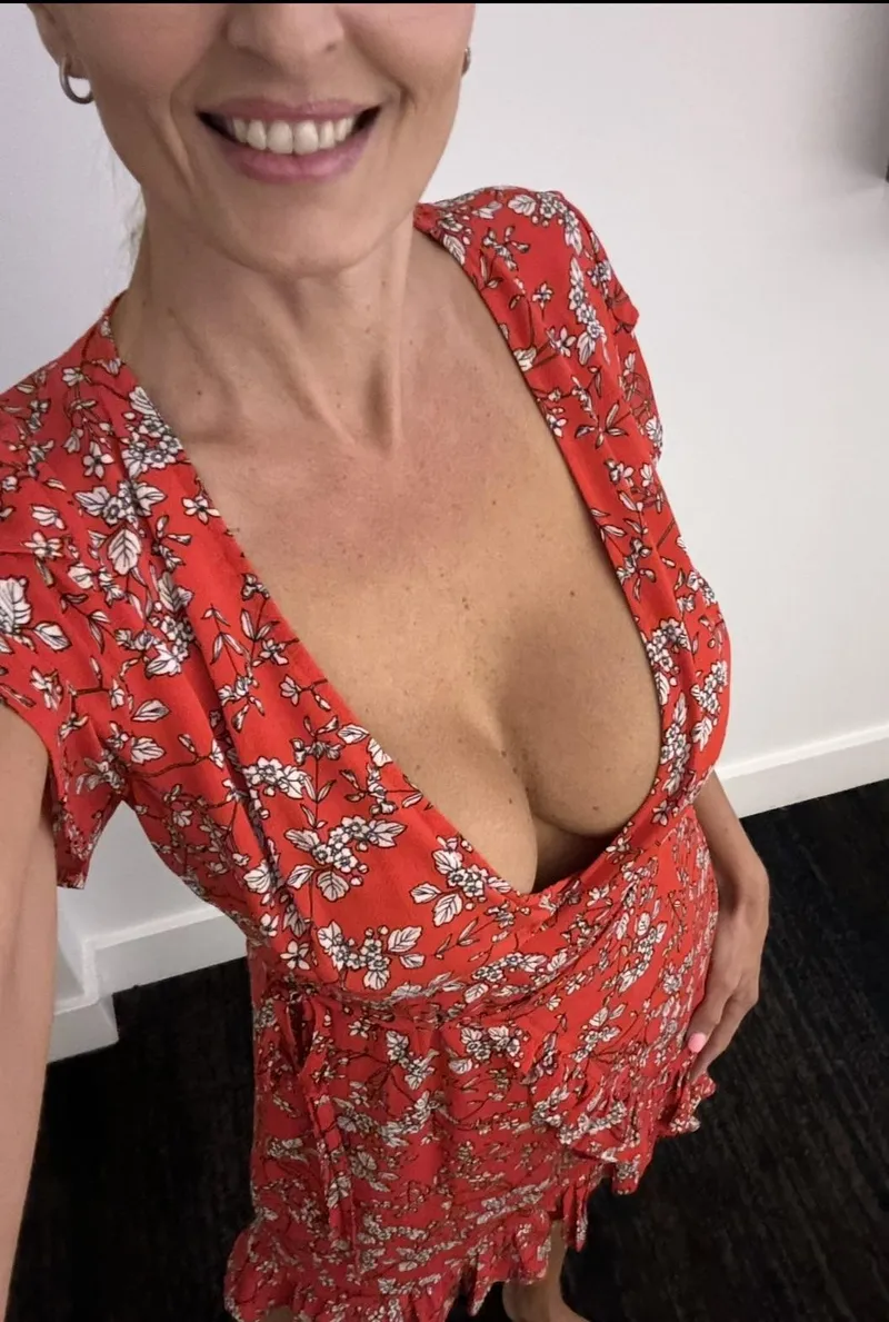 Thumbnail Teasing Balance: hishotwifeannabel's Cleavage Mystery