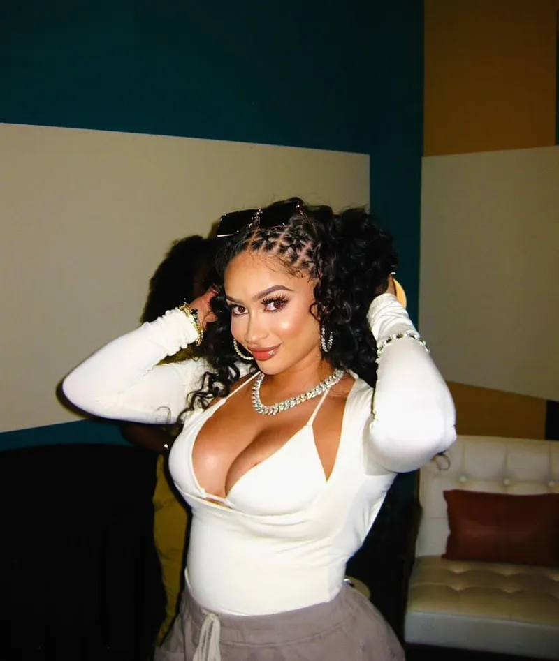 Thumbnail HipHopGoneWild: Unveiling Tori Brix with Old-Bear-5275