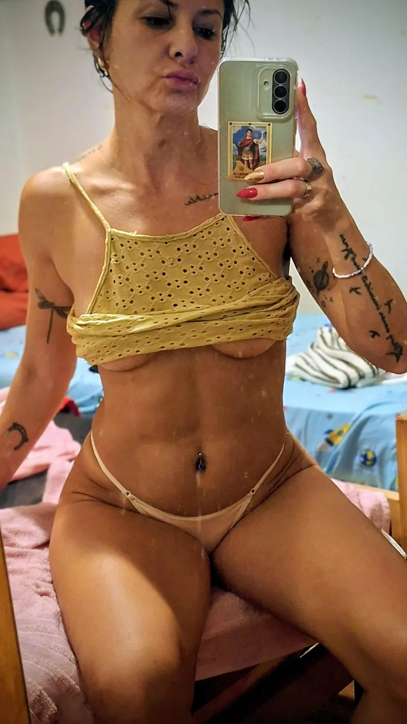 Thumbnail Seductive Mirror Selfie: Shower Secrets Revealed | MuseoKaleia