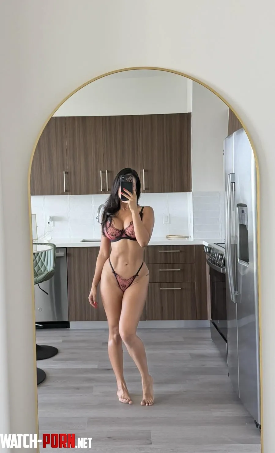 Quick mirror check by Jisellynn