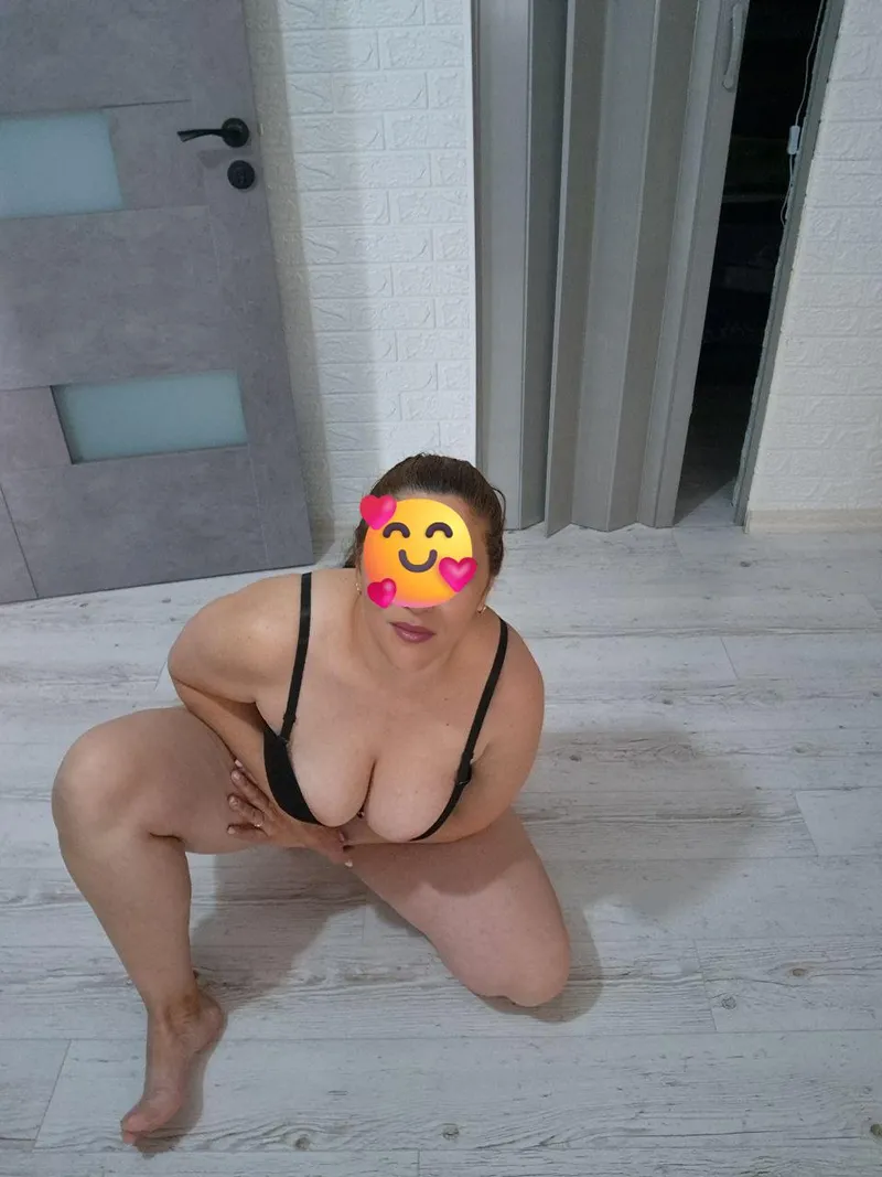 Thumbnail Cheerful Monday Moments with JoMamus - Delve into Slutsofonlyfans