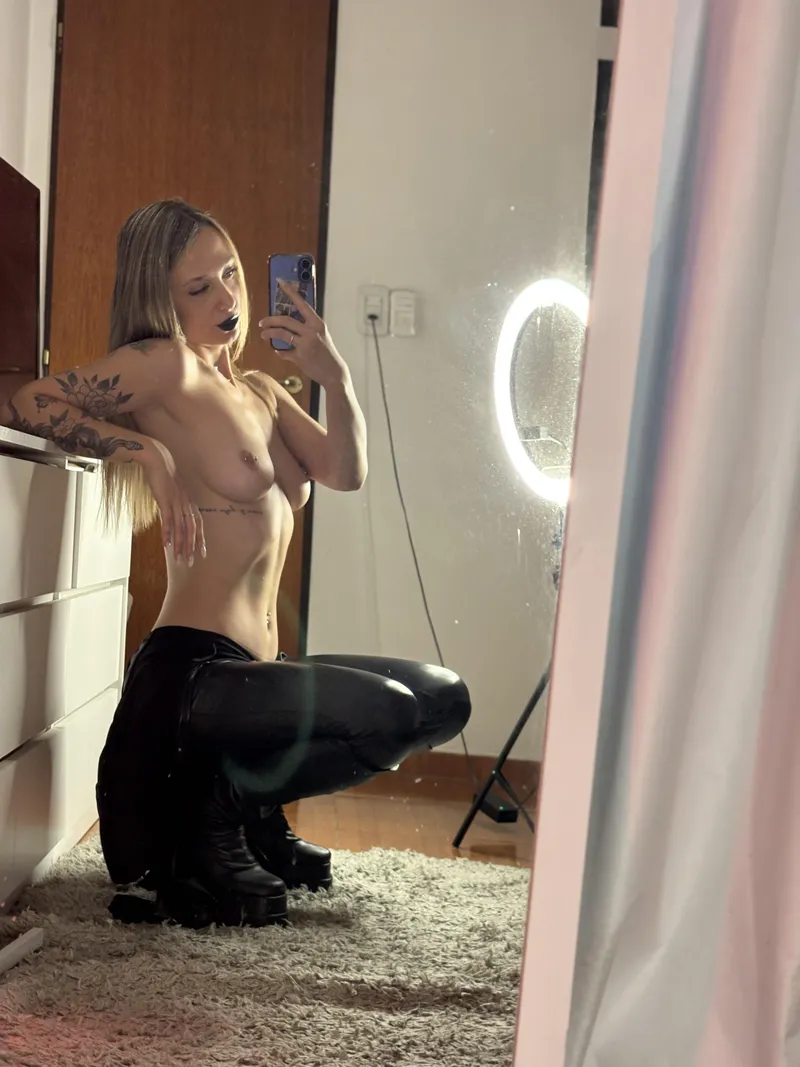 Thumbnail Indulge in F31's Horny Petite Goth Mistress! | lustlongsph