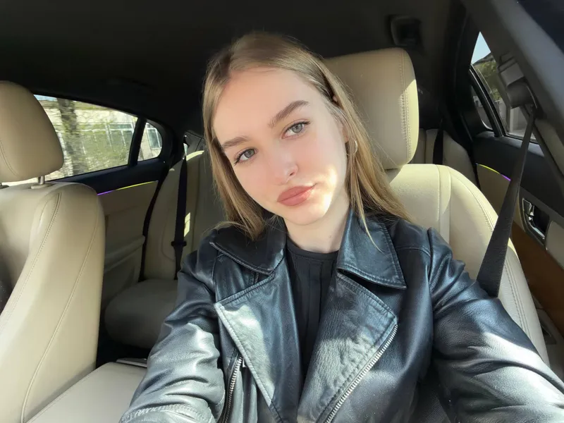 Thumbnail Favorite Leather Look: ShinyWhisper's Stylish Pic | LadiesInLeather