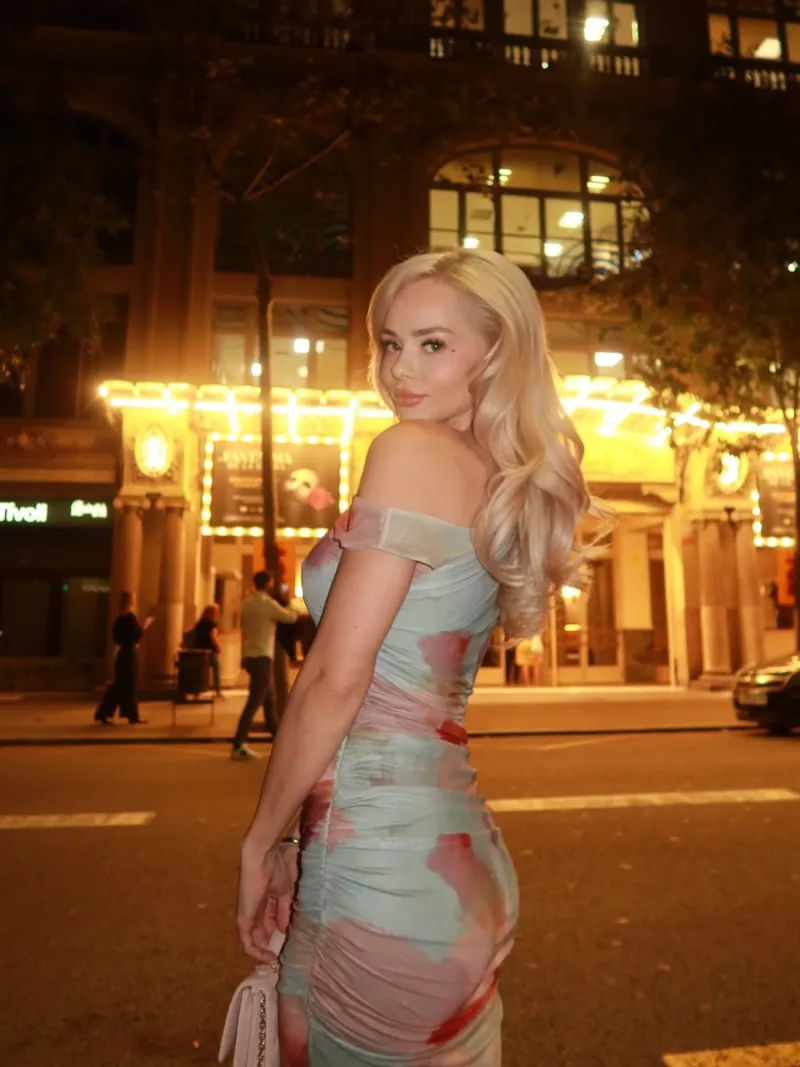 Thumbnail Timeless Elegance: Embracing Elsa Jean by vxnstan2 | ClassyPornstars