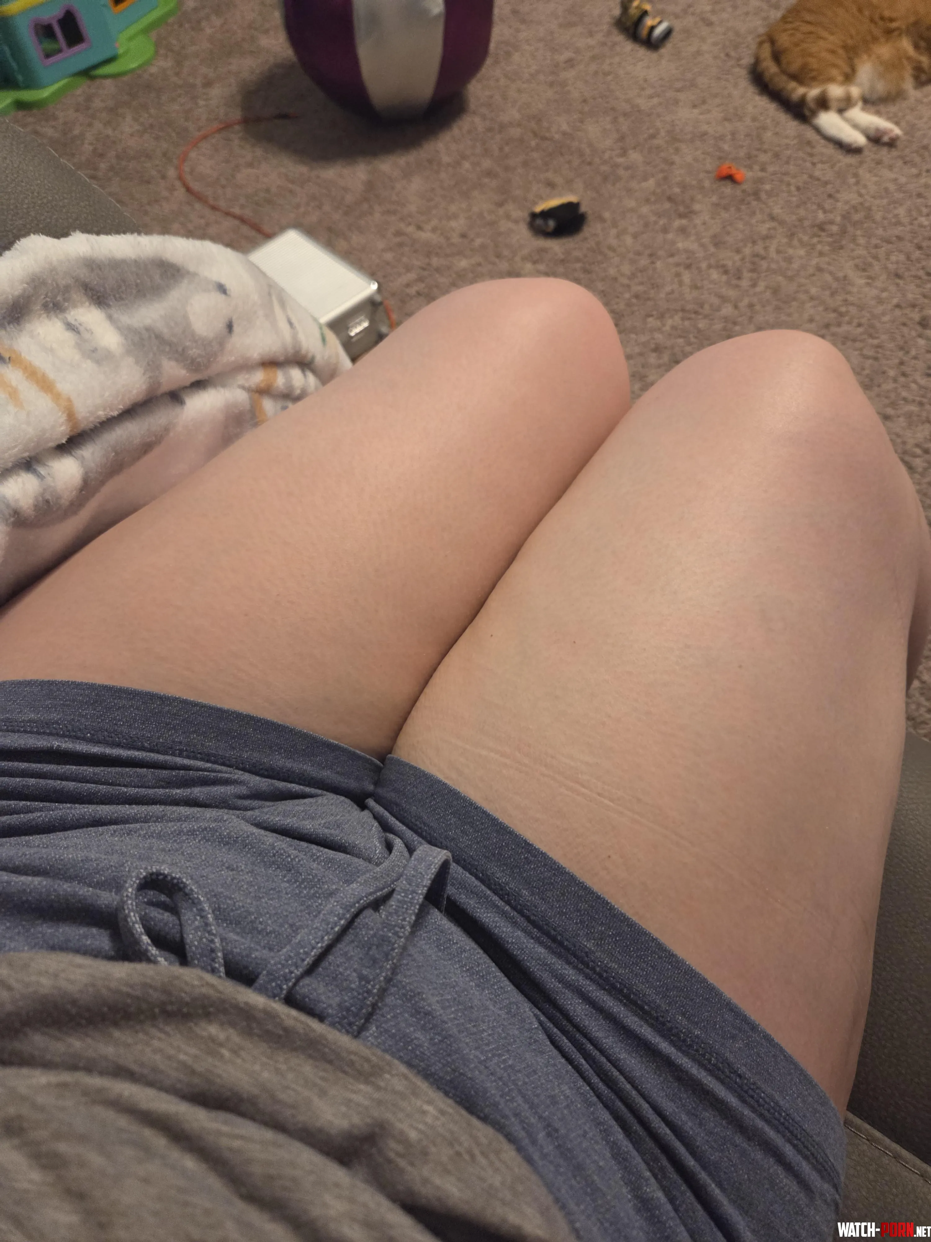 Basic thighs. by SmilingNerfherder
