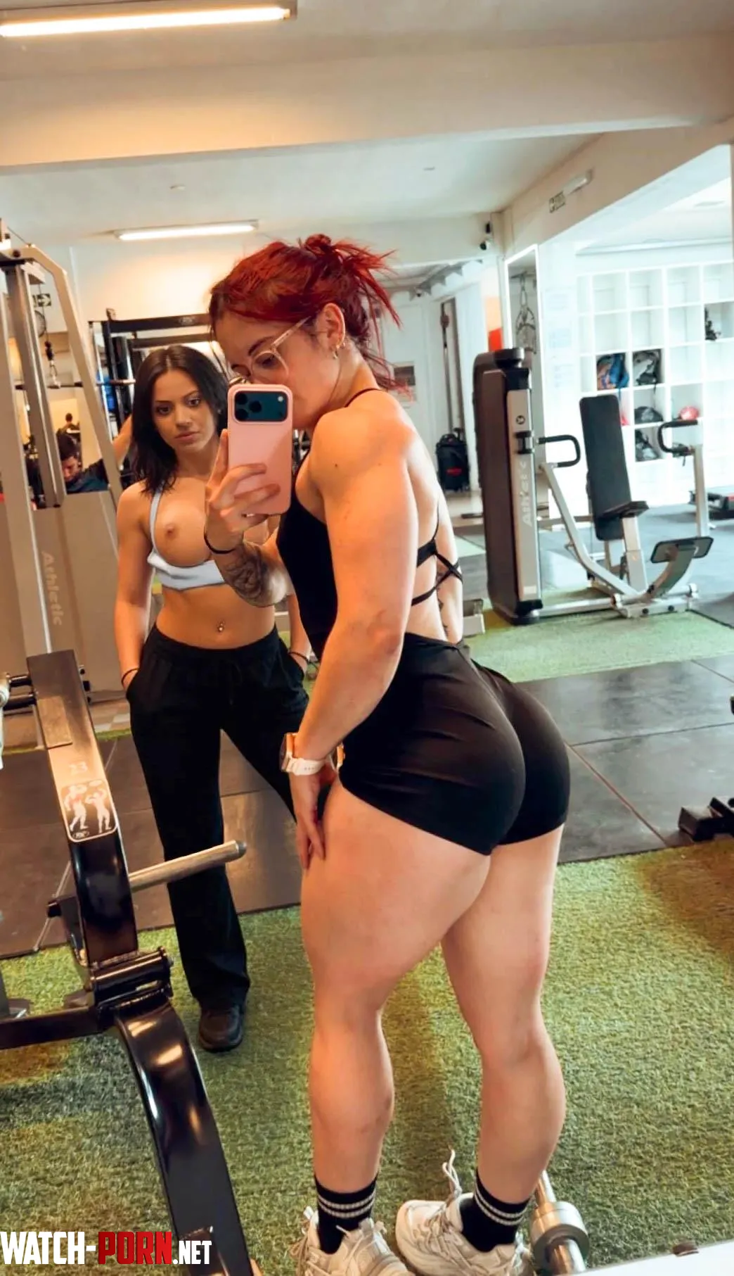 Did we flexed the right body part? 😉👀🔥 by chezypretty