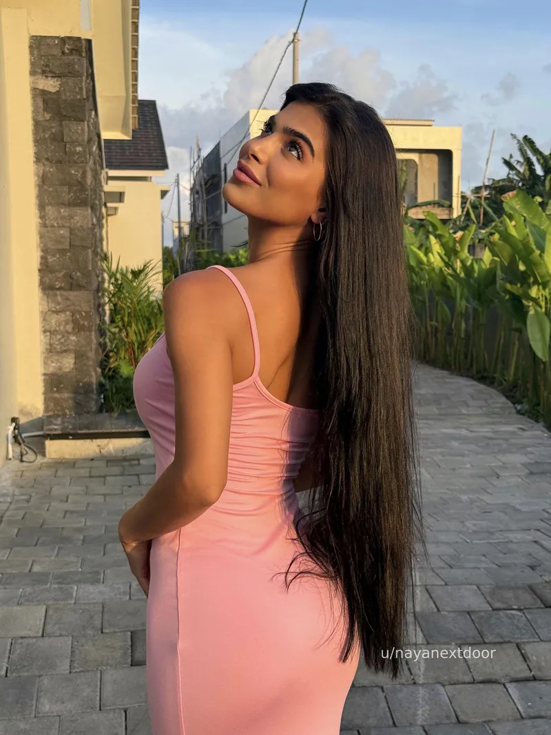 Thumbnail Optimal Views with Backview Tight Dress Display | nayanextdoor