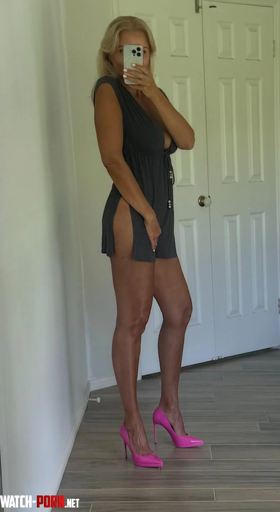 MILF legs that go forever by hishotwifeannabel