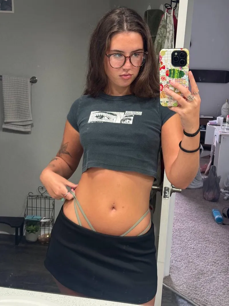 Thumbnail cropped… mixed with a little midriff by etherabloomm