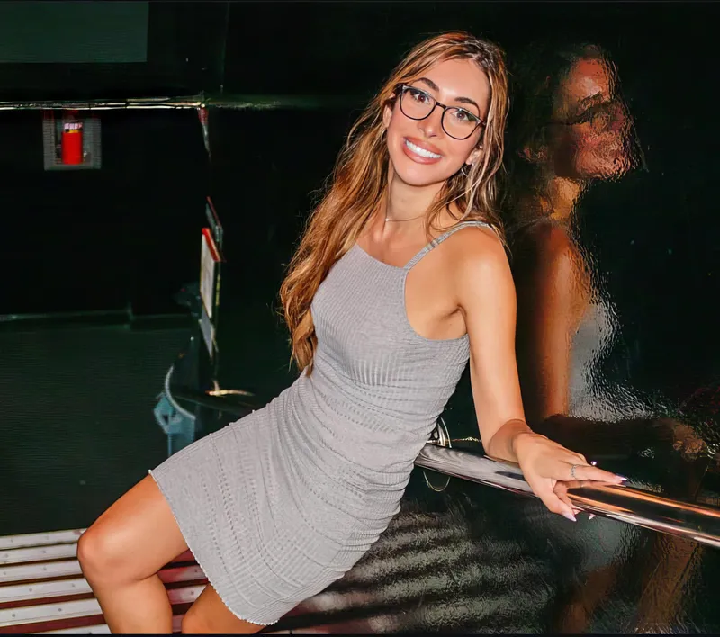 Thumbnail Cristina Mariani: Captivating Beauty - konkerbowman | PrettyGirls