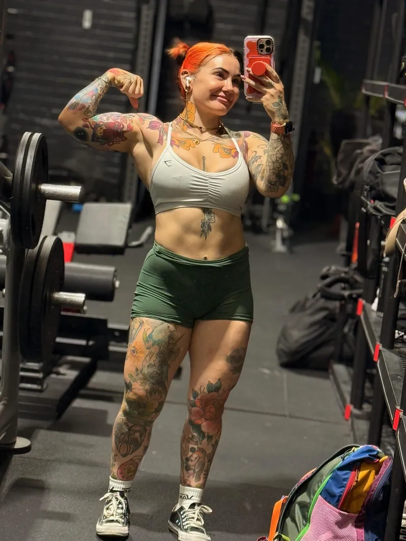 Thumbnail Can’t tell if it’s a gym girl habit or just my favorite pose by power_midget
