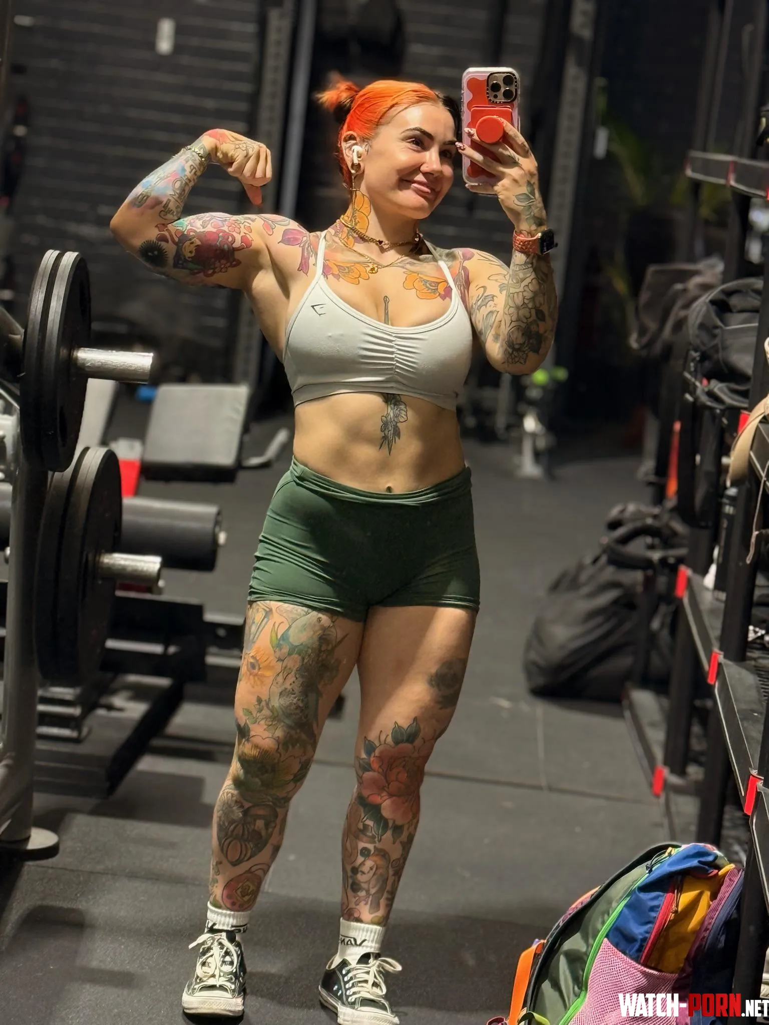 Can’t tell if it’s a gym girl habit or just my favorite pose by power_midget