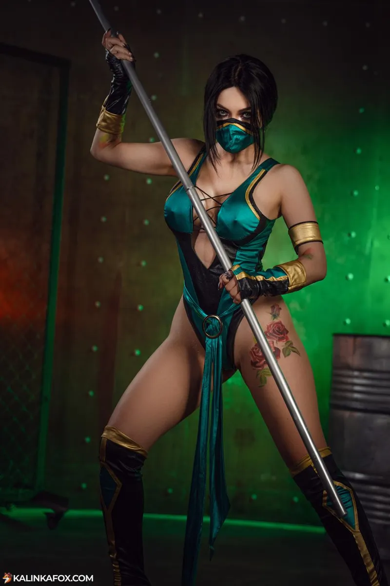 Thumbnail KalinkaFox Channels Jade from Mortal Kombat in a Captivating Cosplay