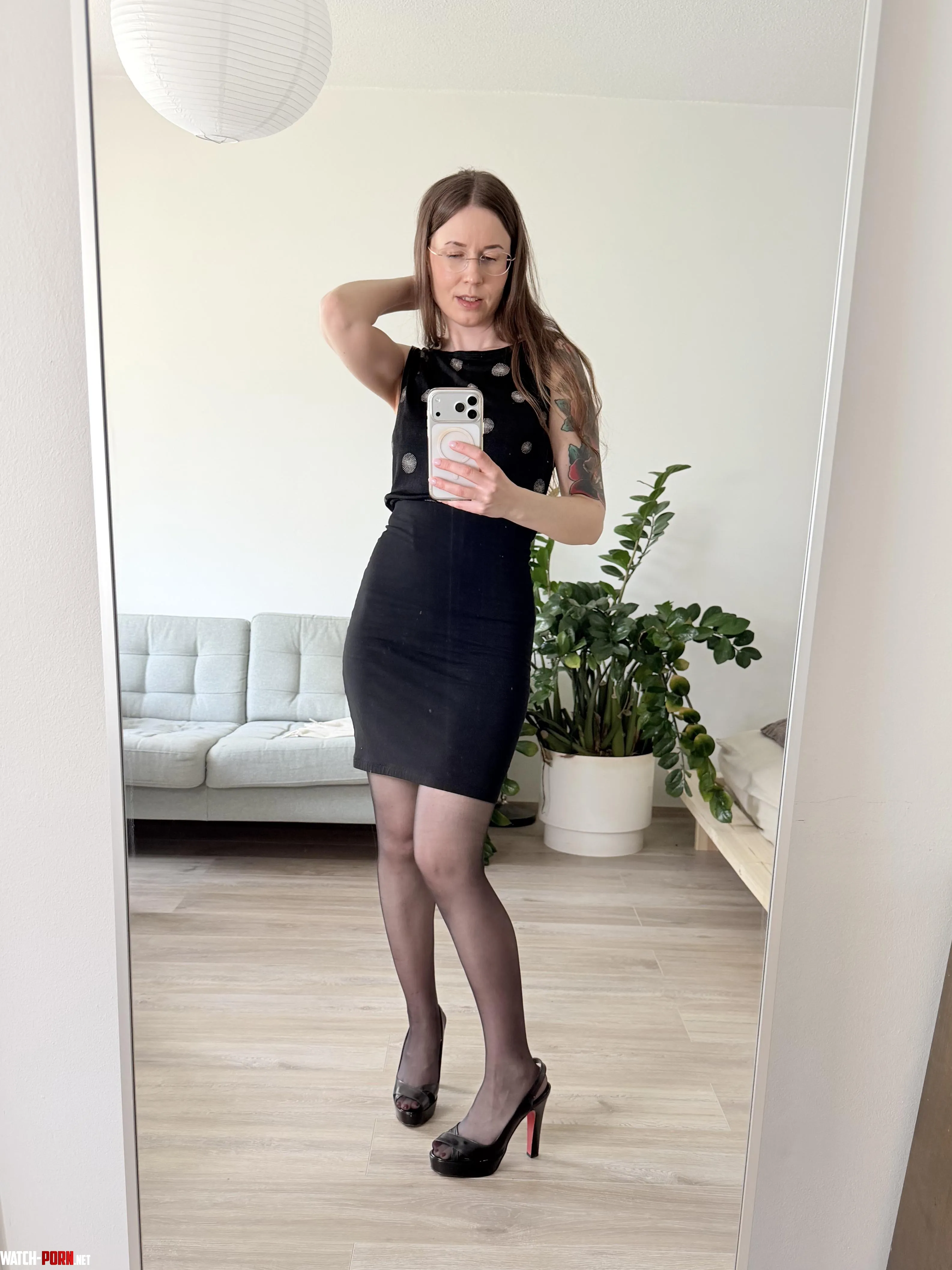 Would you serve a dommy woman who wears pantyhose every day? by DommyMommyKinkster