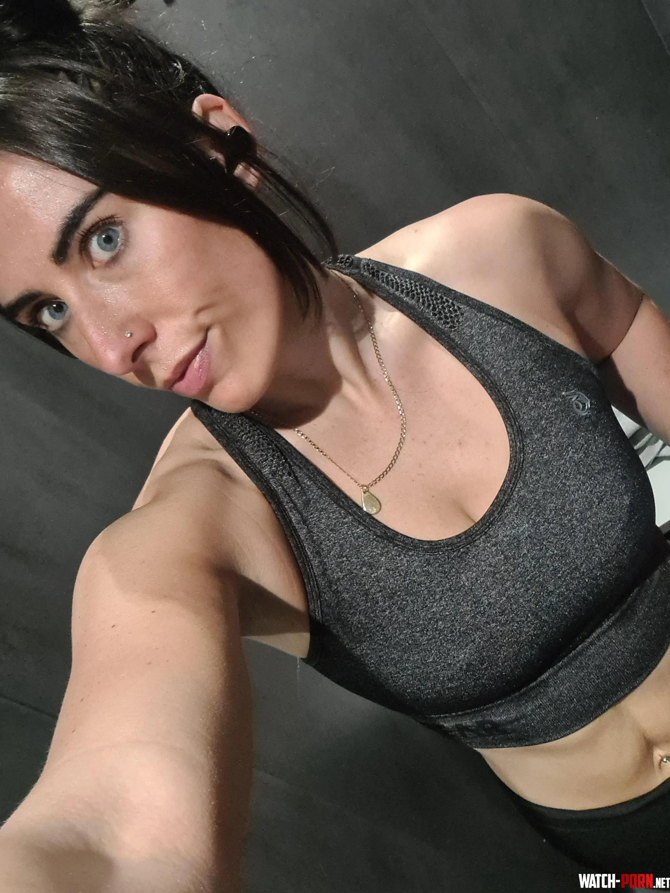 Post gym sweat sesh in my lil crop top 😉💦 by blueeyegymga1