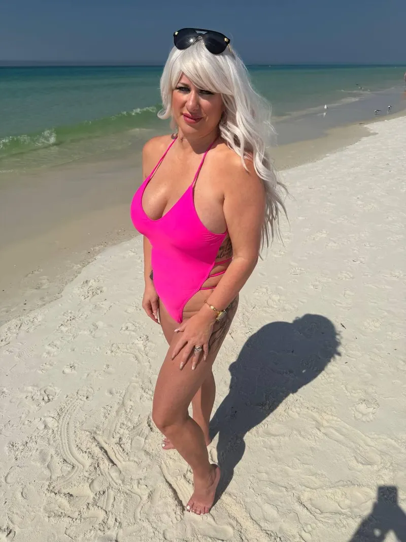 Thumbnail LaylaMadison69 Enjoys Summer - Sunshine, Sand, and Sensual Moments