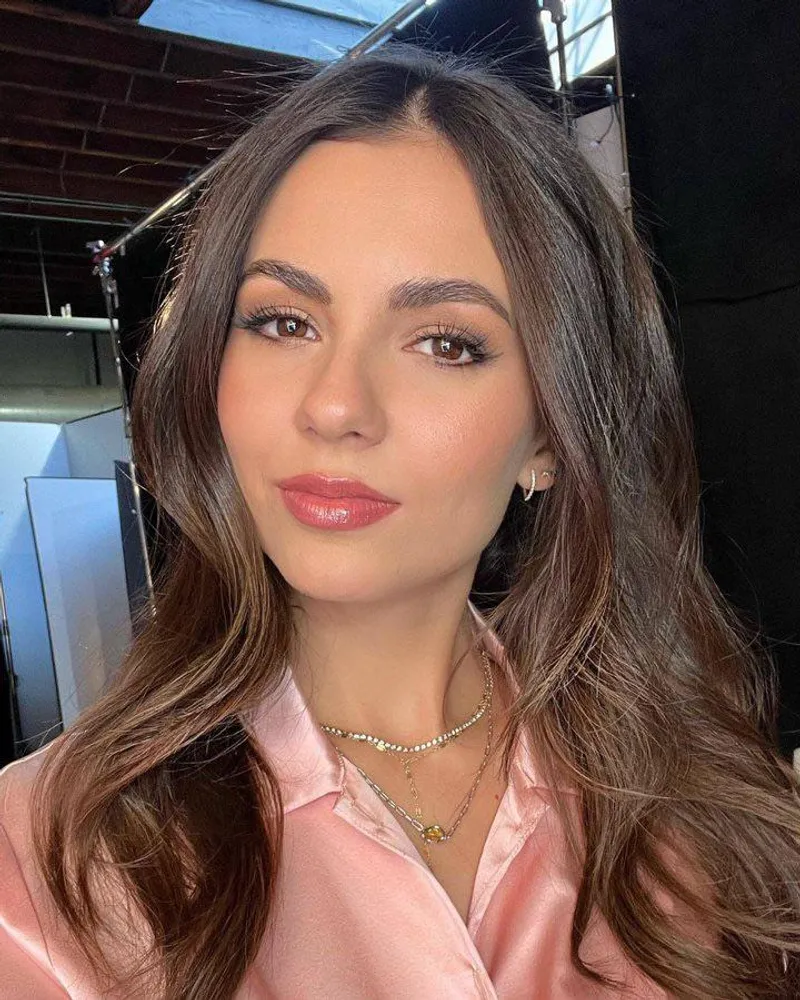 Thumbnail Victoria Justice by nadeniss